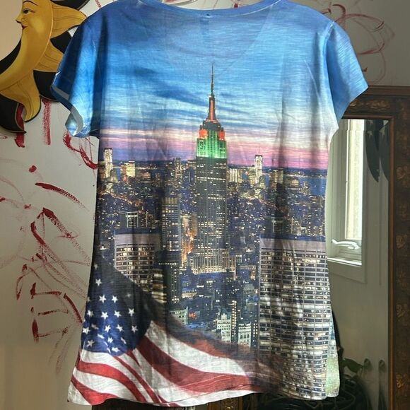 TRUE ROCK Cityscape V-Neck Tee - Blue and White L - Picture 7 of 16